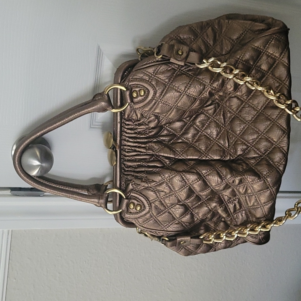 QUILTED BRONZE HANDBAG with gold chain